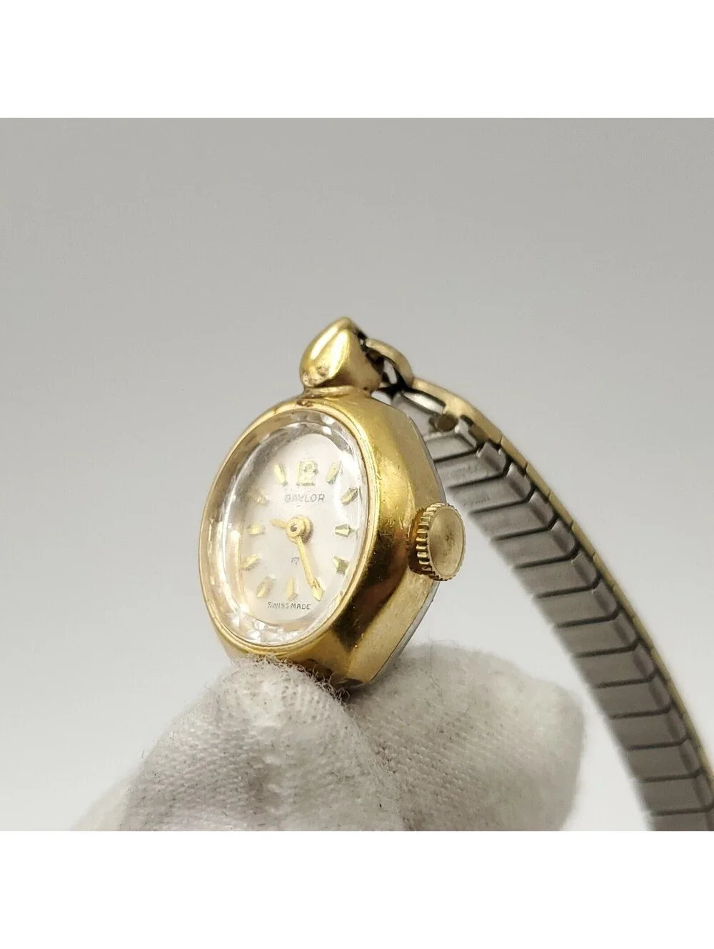 Vintage Baylor 17 Jewel Swiss Made Mechanical Womens Watch For Parts Or Repair